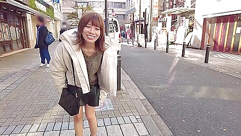 Flirting at a hot spring with a cute, fair-skinned and innocent girlfriend