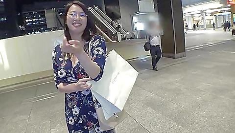 超絶おっぱいの30歳爆乳素人!圧倒的谷間でチンポを誘惑めちゃくちゃハメる 超絶おっぱいの30歳爆乳素人!圧倒的谷間でチンポを誘惑めちゃくちゃハメる